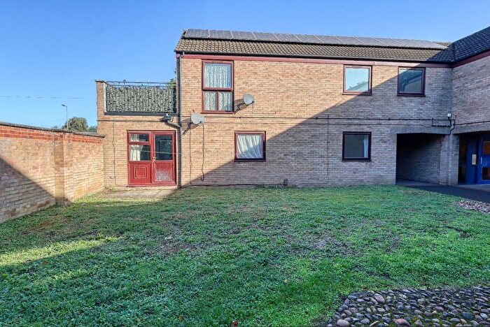2 Bedroom Flat To Rent In Melford Court, Scunthorpe, DN16