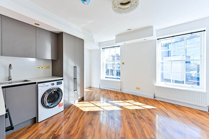 2 Bedroom Flat To Rent In High Street, Guildford, Surrey, , Guildford, GU1