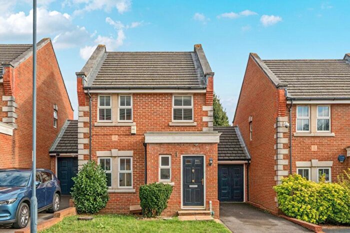 3 Bedroom Link Detached House For Sale In Barlow Drive, Shooters Hill, London, SE18