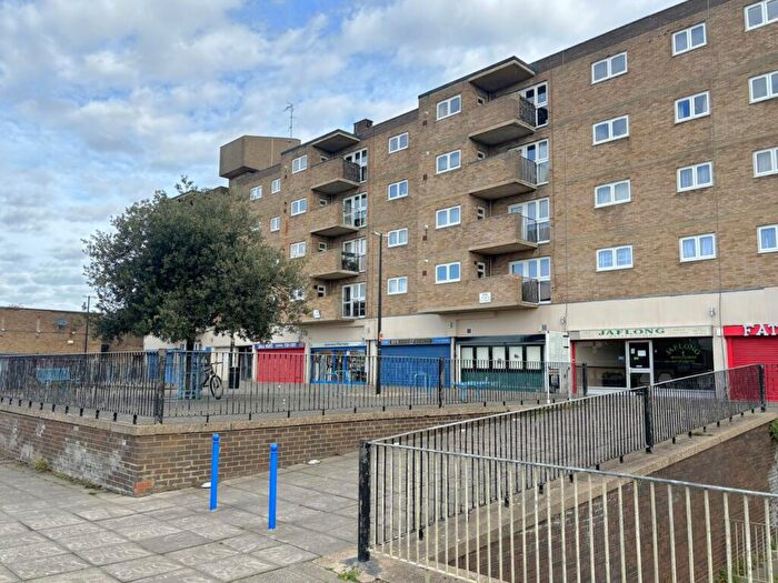 1 Bedroom Apartment For Sale In Ivel Court, Letchworth Garden City, SG6