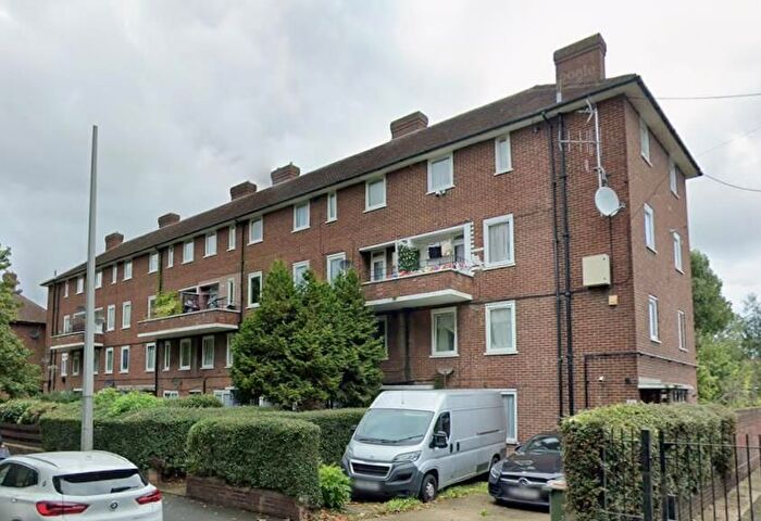 3 Bedroom Flat To Rent In Radland Road, London, E16