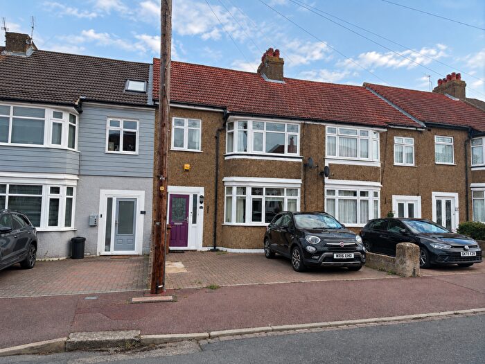 3 Bedroom Terraced House For Sale In Spacious Home In Darland With No Onward Chain - Hunters Way West, ME5