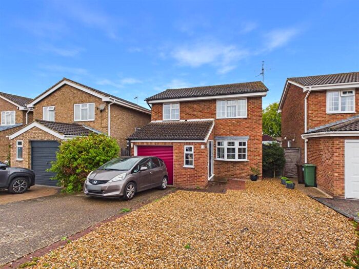 3 Bedroom Detached House For Sale In Mellstock Road, Chiltern Park, Aylesbury, HP21