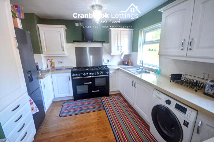 3 Bedroom Semi-Detached House To Rent In Fairlop Road, Ilford, IG6