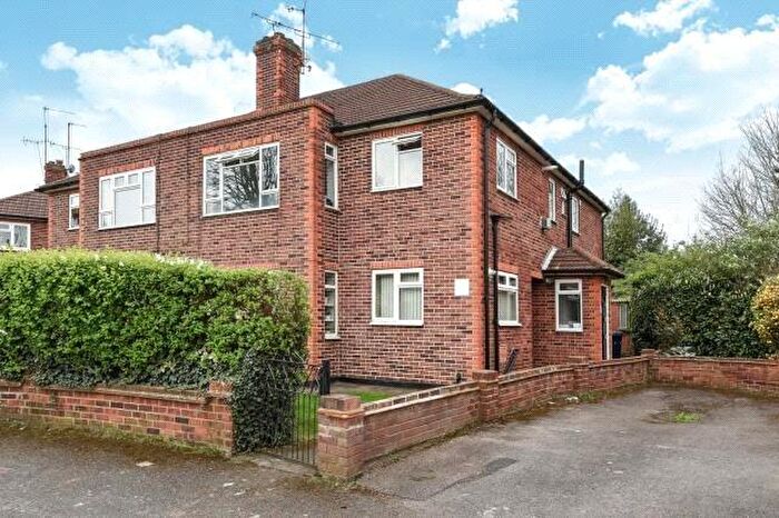 2 Bedroom Maisonette For Sale In Cyprus Road, London, N3