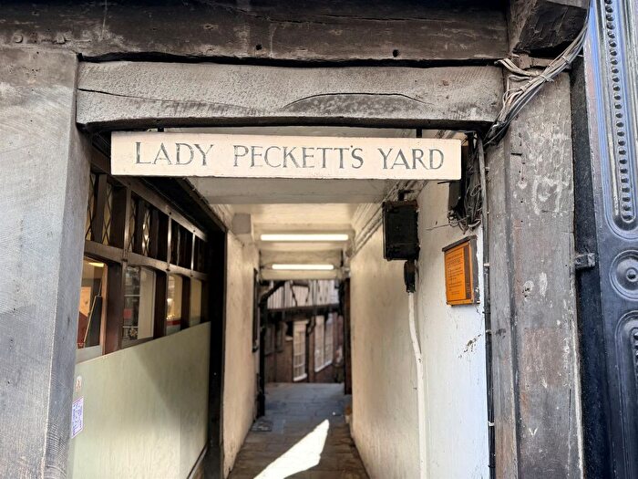 1 Bedroom Flat For Sale In Lady Pecketts Yard, York, YO1