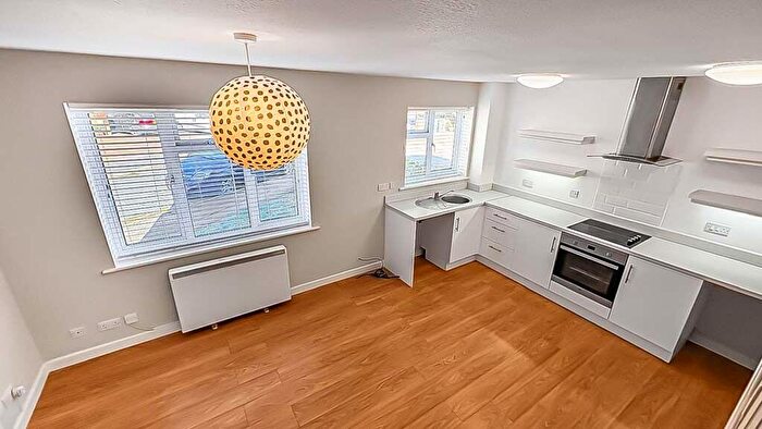 1 Bedroom Semi-Detached House For Sale In Trivett Close, Greenhithe, DA9