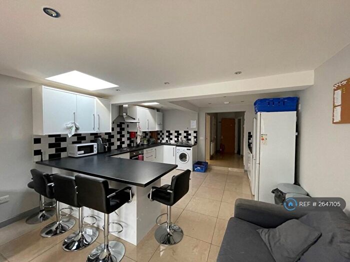 6 Bedroom Terraced House To Rent In Donnington Gardens, Reading, RG1