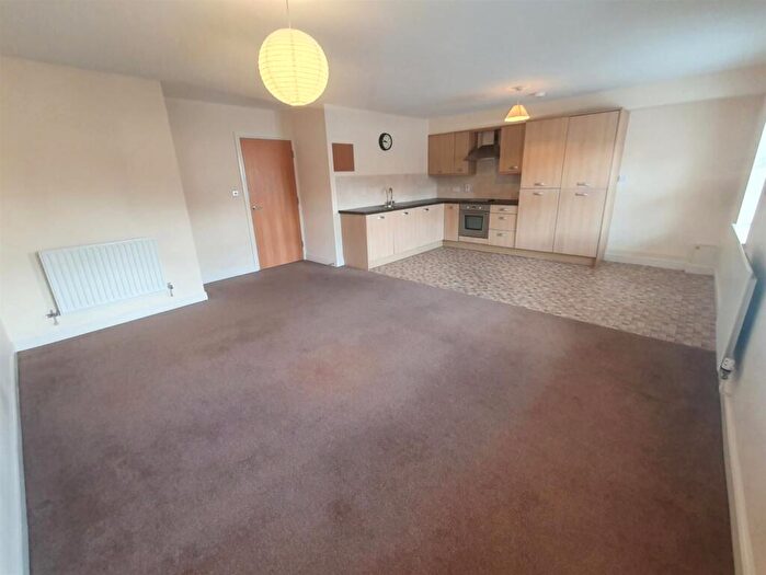 2 Bedroom Apartment To Rent In Kings Court City Centre, HU2