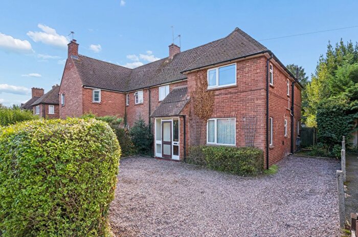 3 Bedroom Semi-Detached House For Sale In Roundwood Road, Amersham, HP6
