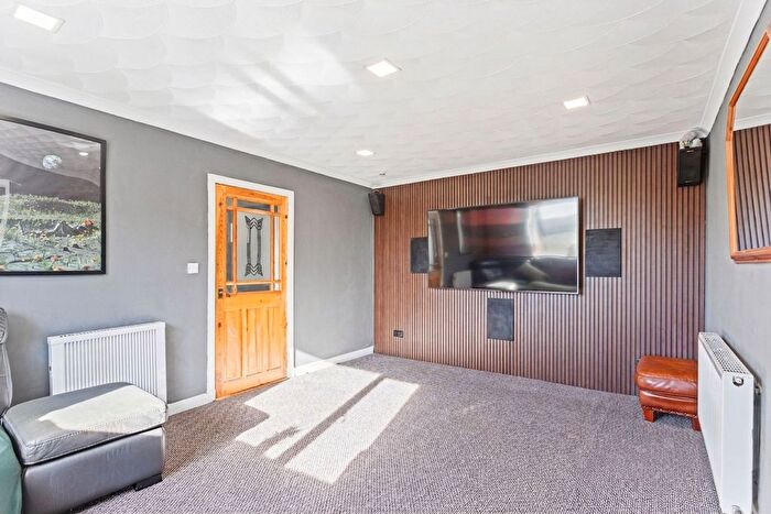 3 Bedroom Detached House For Sale In Earl's Place, Fauldhouse, EH47
