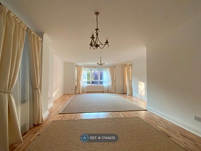 3 Bedroom Flat To Rent In Liberton, Edinburgh, EH16