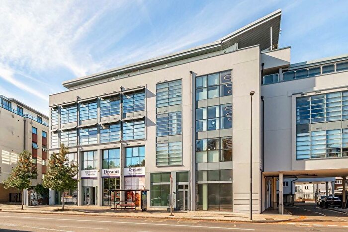 2 Bedroom Flat For Sale In Clapham Road, Stockwell, SW9