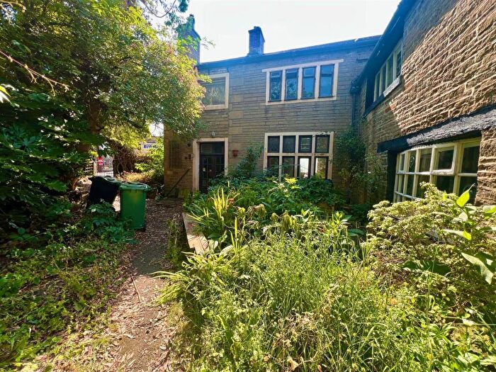 3 Bedroom Link Detached House For Sale In Wheathouse Road, Huddersfield, HD2