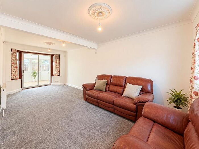 3 Bedroom Terraced House To Rent In Ash Grove, Southall, UB1