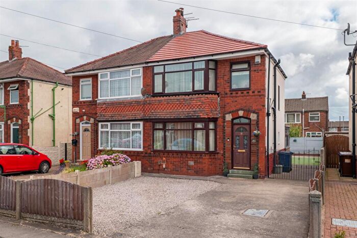 3 Bedroom Semi-Detached House For Sale In Leyland Road, Penwortham, Preston, PR1