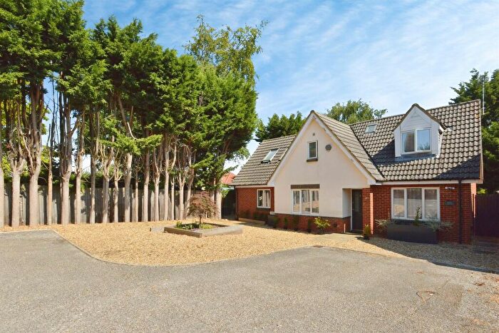 3 Bedroom Detached House For Sale In Stoke Road, Bletchley, Milton Keynes, MK2