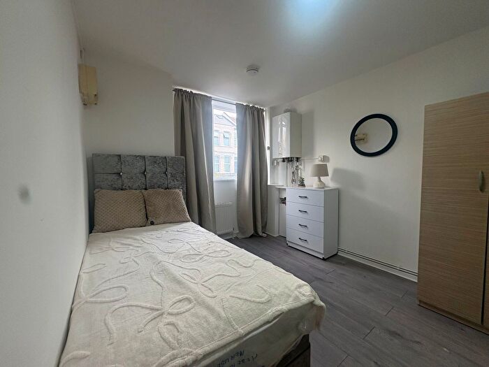 Studio To Rent In Howard Road, London, N15