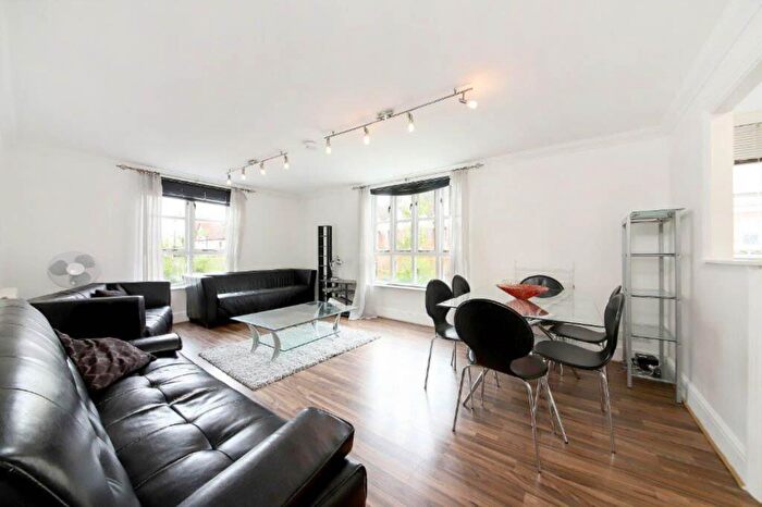 2 Bedroom Flat To Rent In Lamb Street, Spitalfields, London, E1