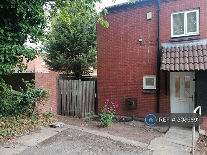 3 Bedroom Semi-Detached House To Rent In Randall Place, Sheffield, S2
