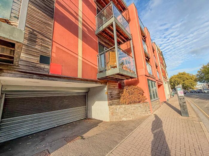 1 Bedroom Apartment To Rent In Hotwell Road, Bristol, Somerset, BS8