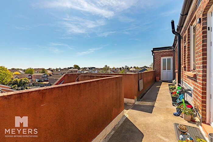 2 Bedroom Flat For Sale In Wimborne Road, Bournemouth, BH9