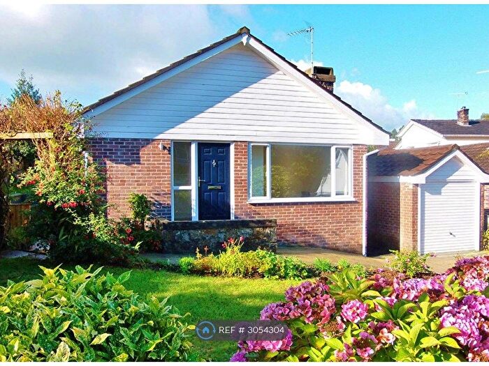 4 Bedroom Bungalow To Rent In Hendra Vale, Launceston, PL15