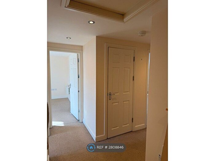 2 Bedroom Flat To Rent In Commercial St, Leeds, LS26