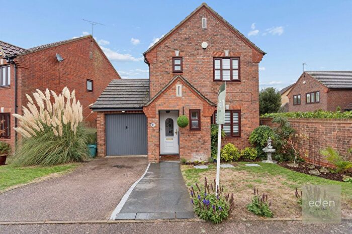 3 Bedroom Detached House For Sale In Hostier Close, Halling, ME2