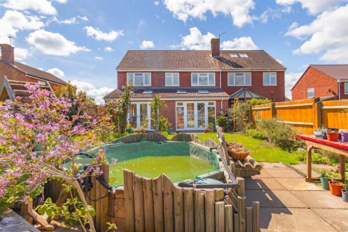 5 Bedroom Semi-Detached House For Sale In Hill Top Close, Southam, CV47