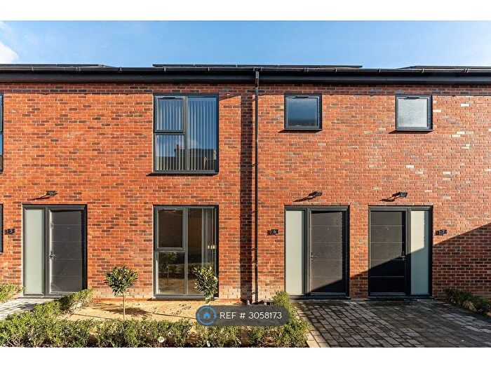 2 Bedroom Flat To Rent In High Street, London, E11