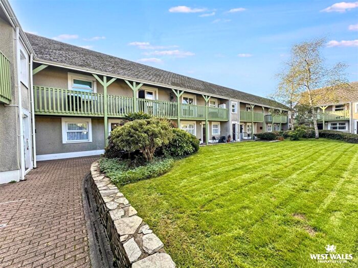 3 Bedroom Flat For Sale In Spring Gardens, Narberth, SA67