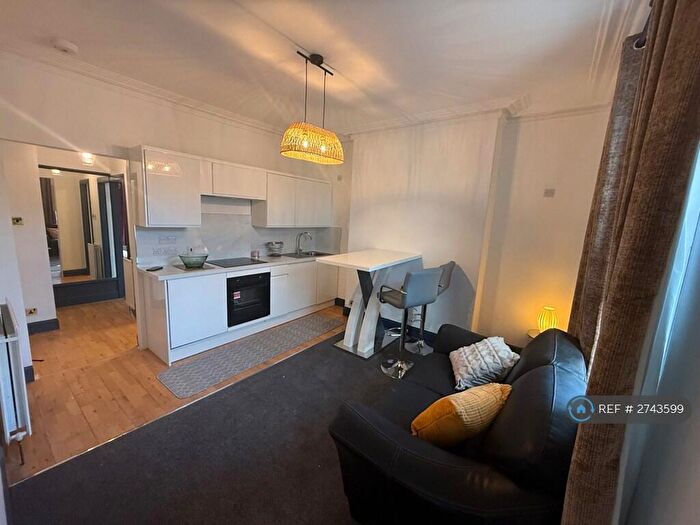 2 Bedroom Flat To Rent In Claremont Place, Aberdeen, AB10
