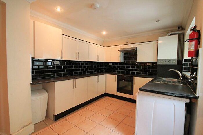 5 Bedroom Semi-Detached House To Rent In Gordon Road, Cardiff, CF24