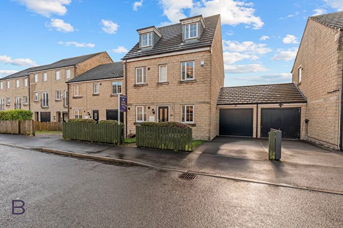 4 Bedroom Detached House For Sale In Woodsley Fold, Thornton, Bradford, BD13
