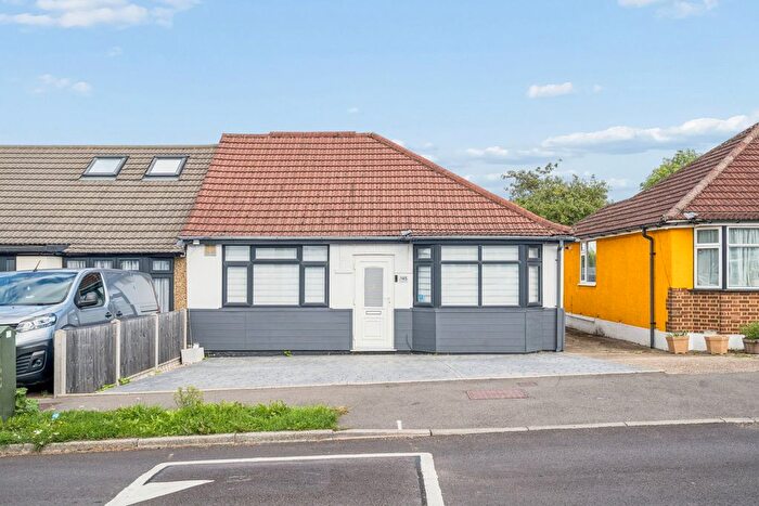 3 Bedroom Semi-Detached Bungalow For Sale In St. Georges Drive, Watford, WD19