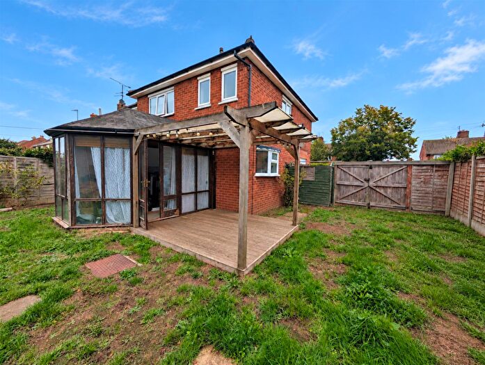 3 Bedroom Semi-Detached House To Rent In Parnell Close, Colchester, CO2