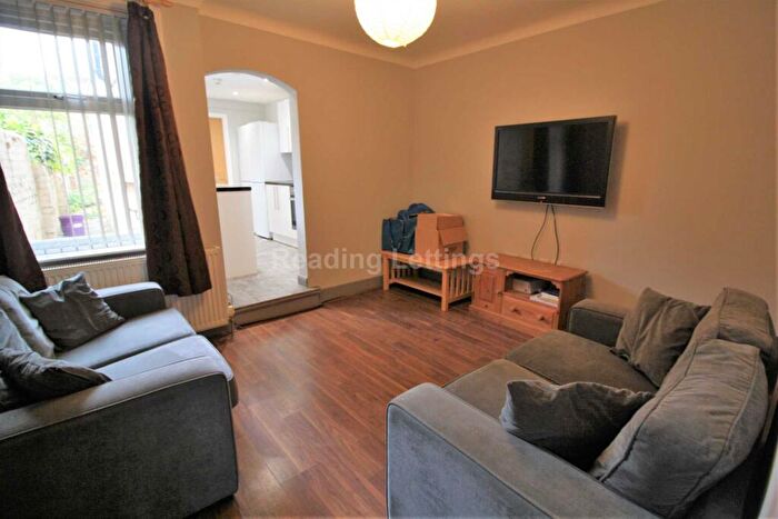 5 Bedroom Terraced House To Rent In Brighton Road, Reading, RG6