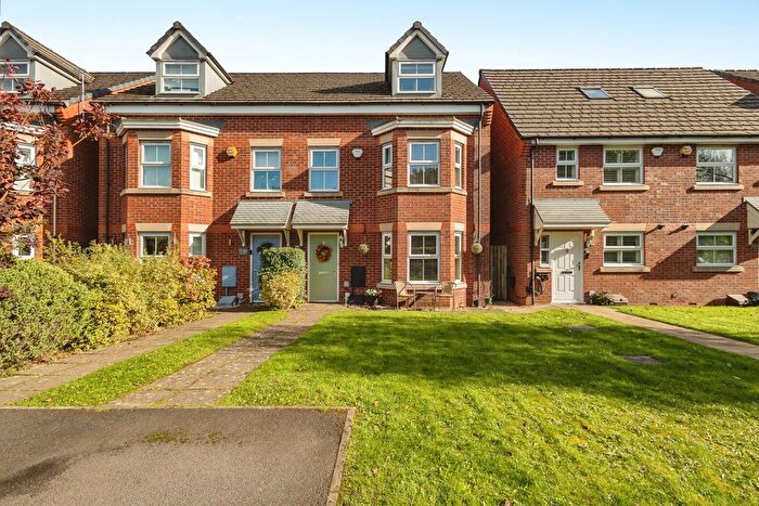 4 Bedroom Semi-Detached House For Sale In Waters Edge, Manchester, Lancashire, M40