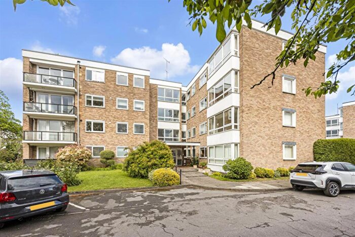 2 Bedroom Apartment For Sale In Queens Road, Cheltenham, GL50