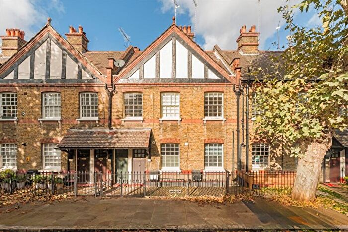 1 Bedroom Flat For Sale In Merrow Street, Walworth, SE17