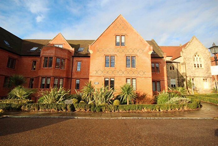 2 Bedroom Flat To Rent In The Galleries, Brentwood, CM14