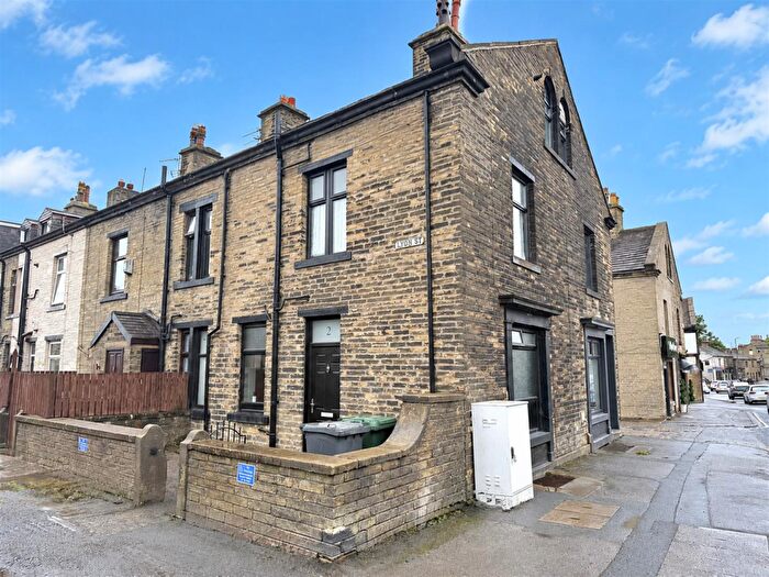 3 Bedroom End Of Terrace House For Sale In Lyon Street, Queensbury, Bradford, BD13