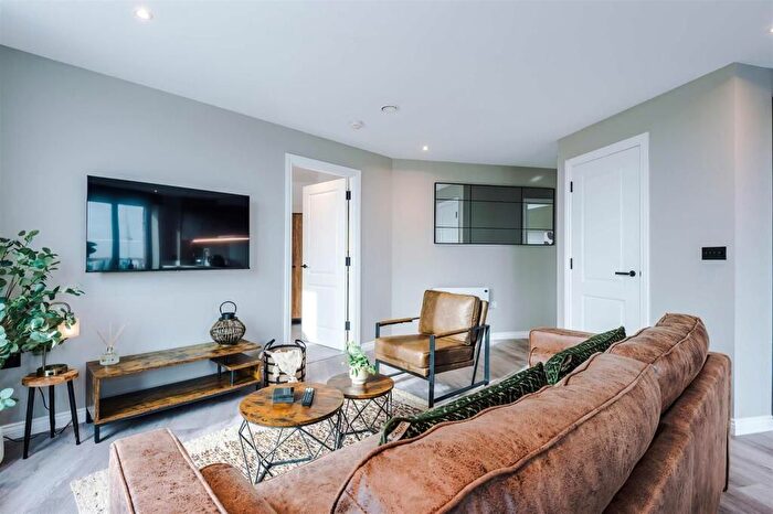 2 Bedroom Flat To Rent In Plaistow Lane, Bromley, BR1