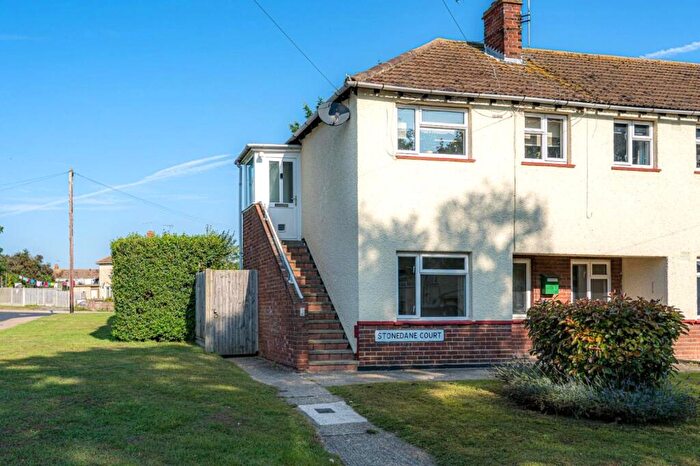 2 Bedroom Flat To Rent In Stonedane Court, Faversham, Kent, ME13