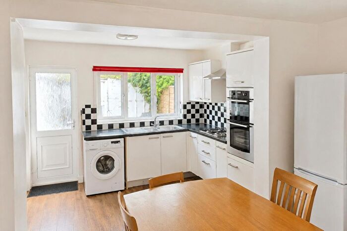 Property To Rent In Eastern Avenue, Edmonton, N9
