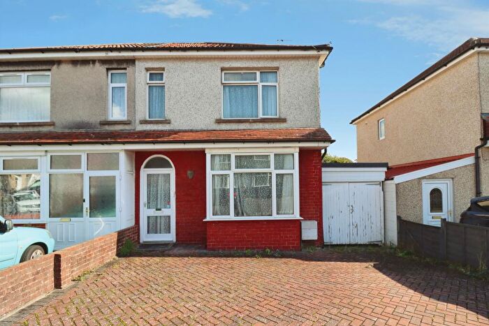 3 Bedroom Semi-Detached House For Sale In Stradbrook Avenue, Bristol, BS5