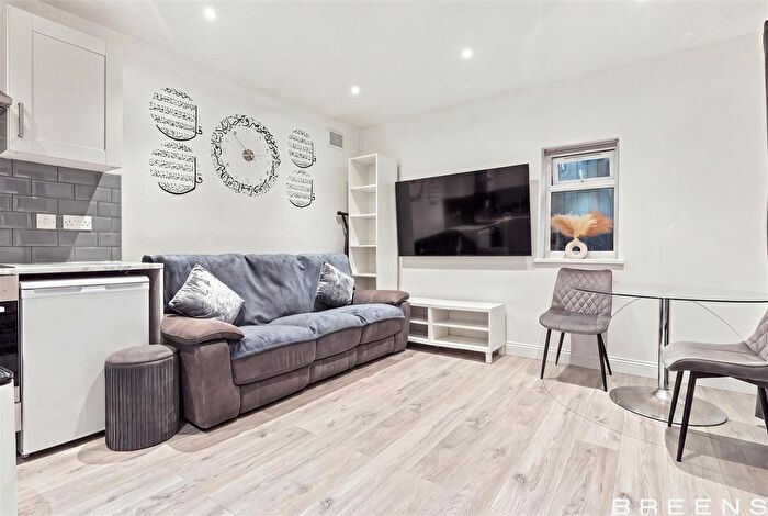 1 Bedroom Detached Bungalow For Sale In High Street, Enfield, EN3