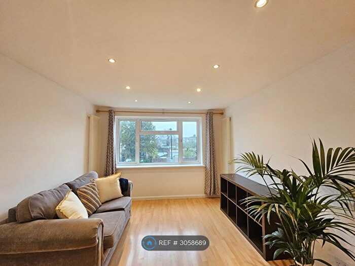 2 Bedroom Flat To Rent In Hainault Road, London, E11