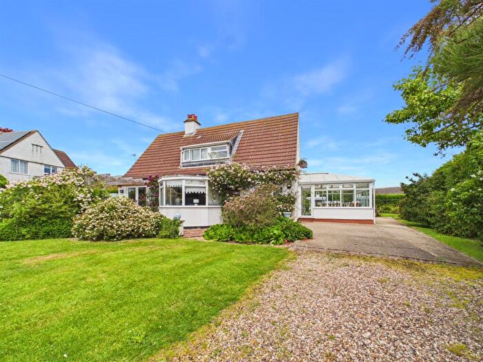 3 Bedroom Detached Bungalow For Sale In The Crescent, Sandilands, LN12